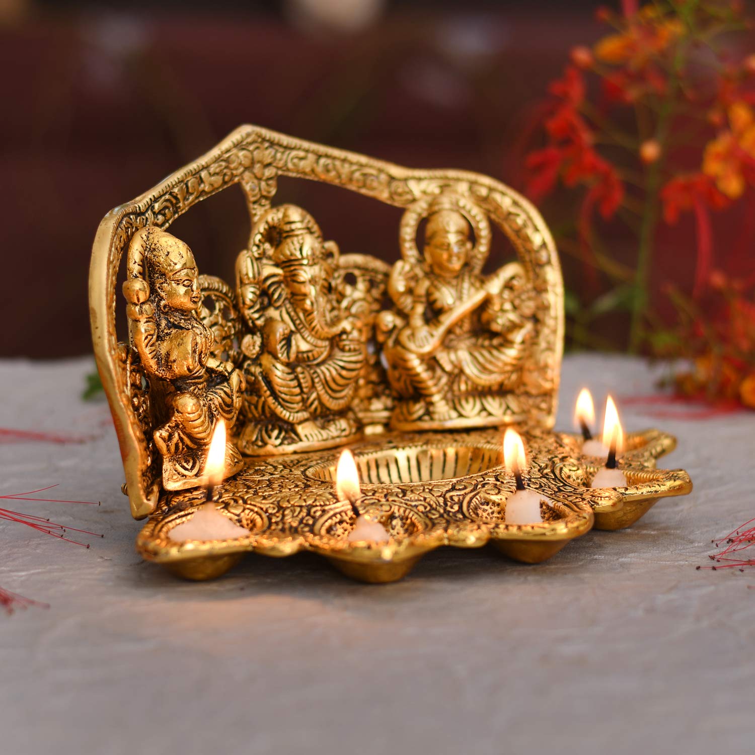 Lámpara de aceite Diya con ídolo de Laxmi Ganesh Saraswati - Diya tradicional para Diwali