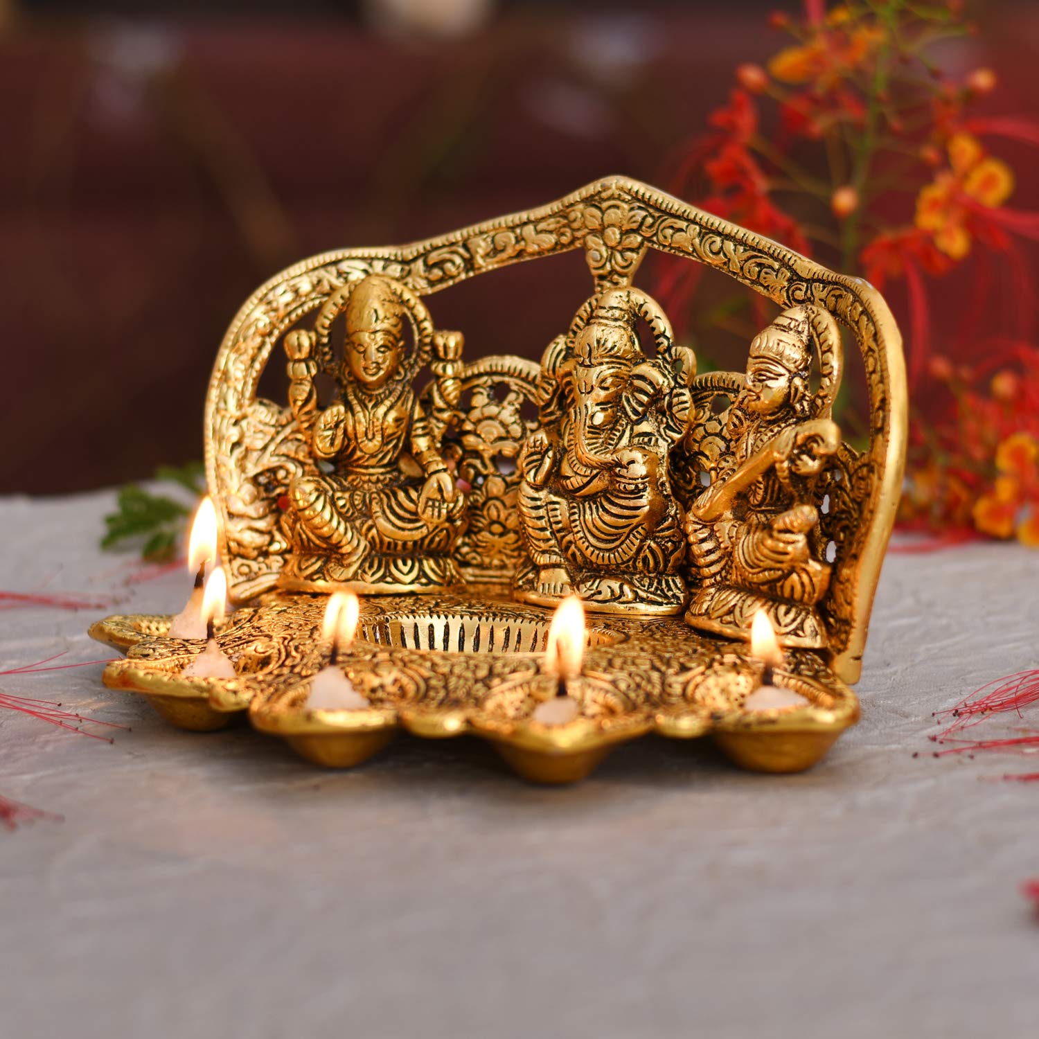 Lámpara de aceite Diya con ídolo de Laxmi Ganesh Saraswati - Diya tradicional para Diwali