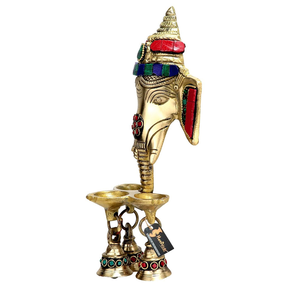 Gemmenbesetzter Messing-Ganesha-Wandbehang mit Diya und Glöckchen