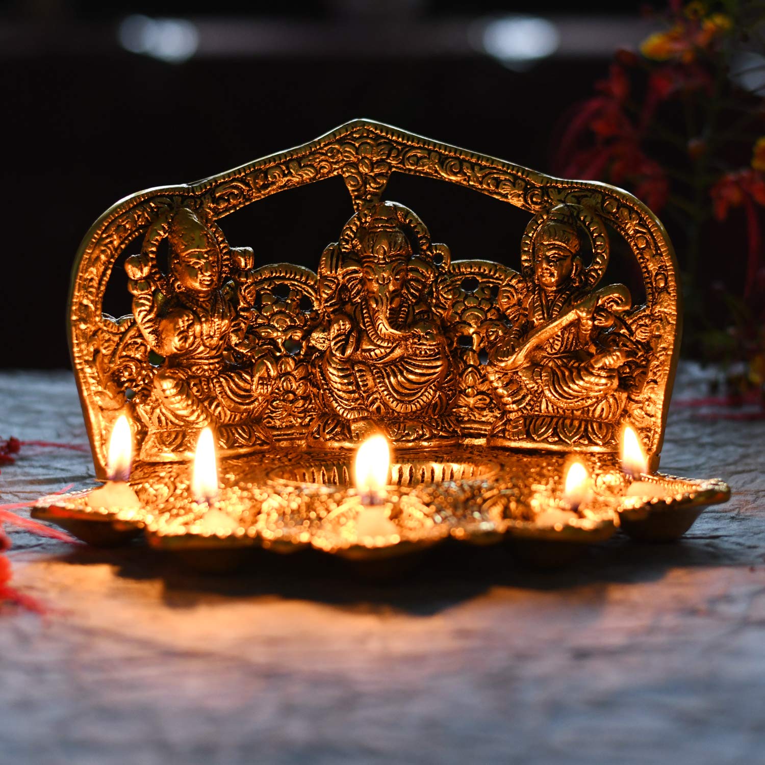 Lámpara de aceite Diya con ídolo de Laxmi Ganesh Saraswati - Diya tradicional para Diwali